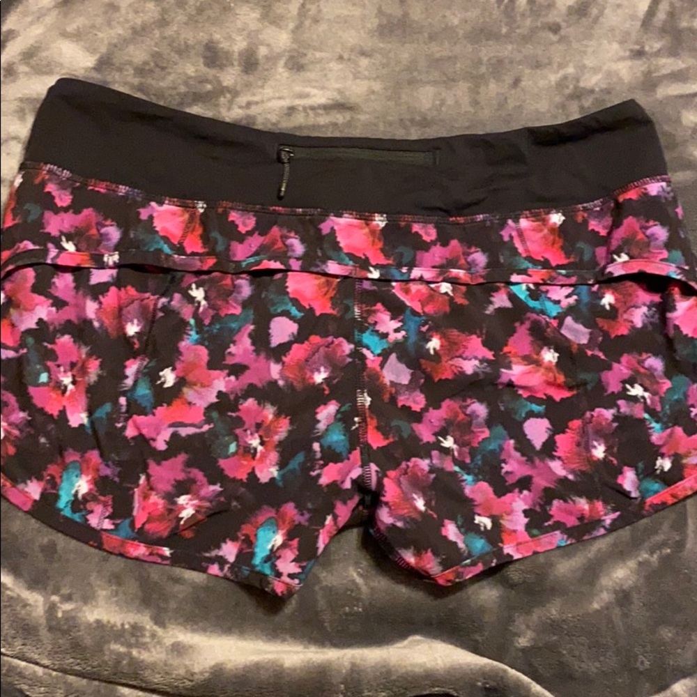 Size 10 Lululemon shorts!!